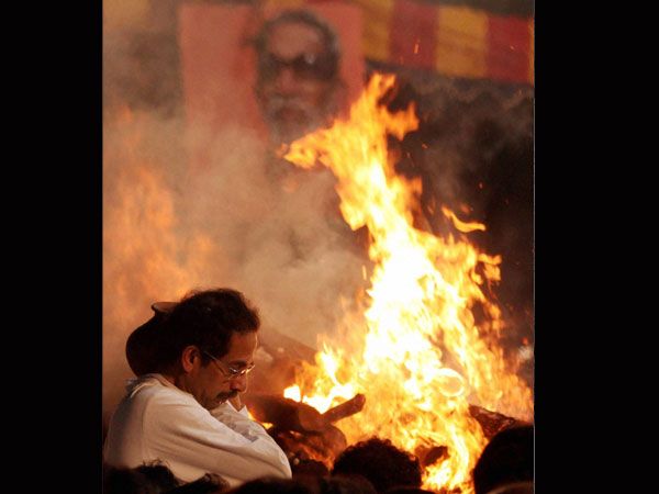 Uddhav Thackeray lights funeral pyre