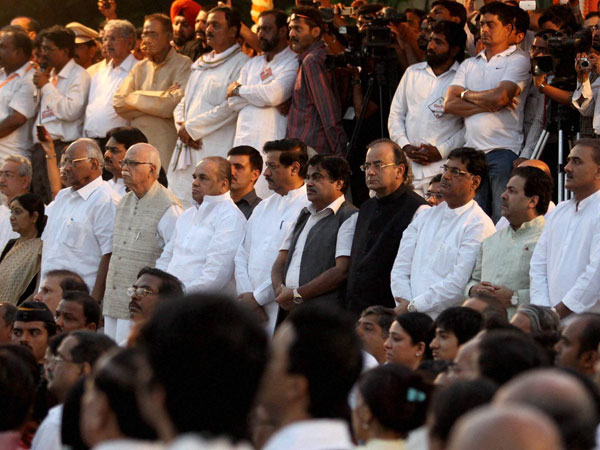 Political leaders at Bal Thackeray's funeral