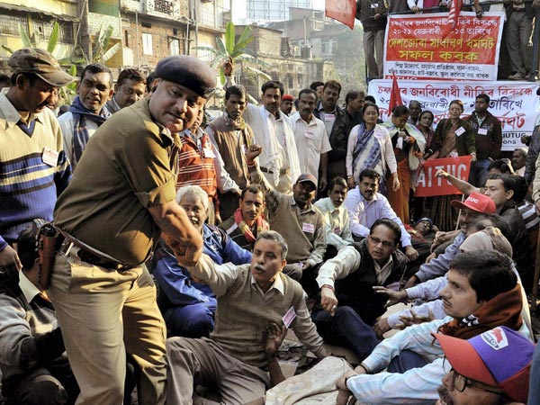 Bandh supporters