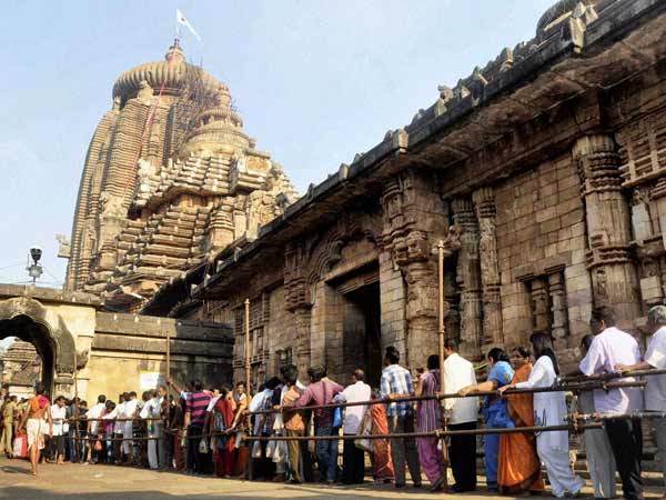 Devotees wait for darshan