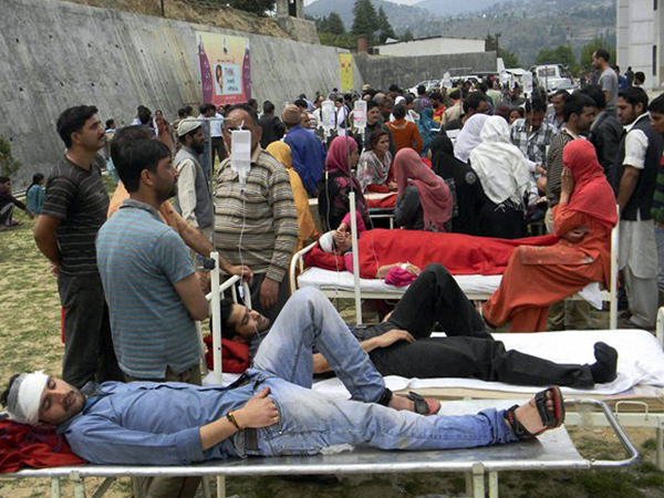 Injured treated under open sky in JK