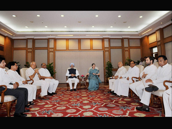 Top leaders meet in New Delhi to decide on Telangana