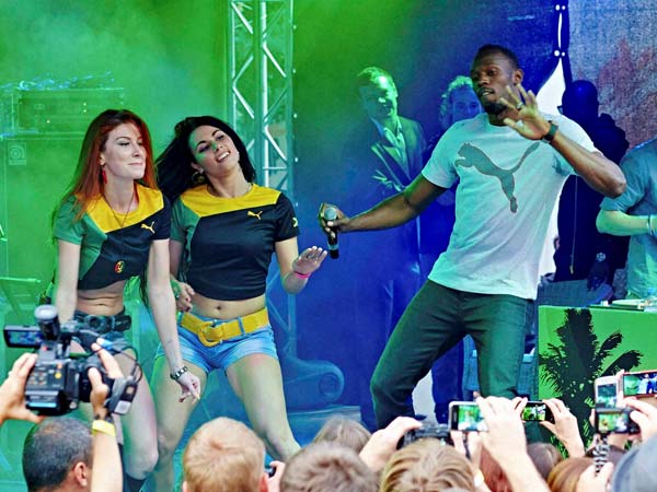 Usain entertains
