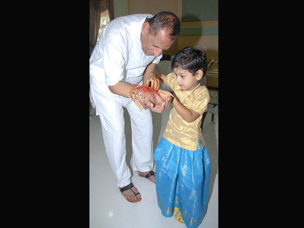 Raksha Bandhan festival in full form