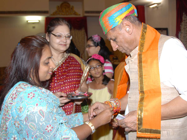 Raksha Bandhan festival in full form