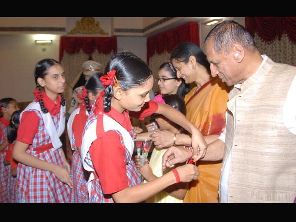Raksha Bandhan festival in full form