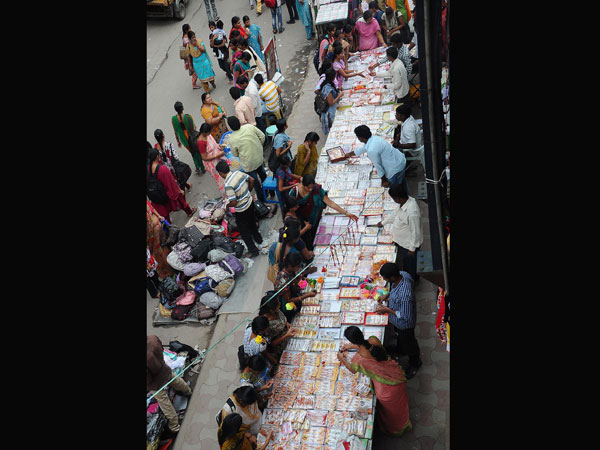 Raksha Bandhan festival in full form