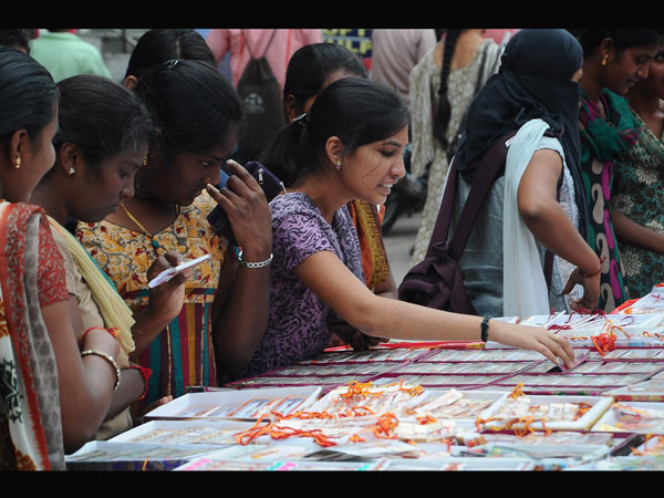 Raksha Bandhan festival in full form
