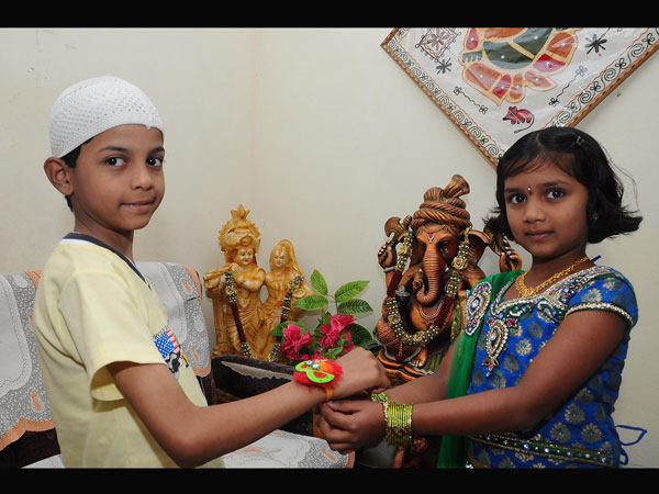 Raksha Bandhan festival in full form