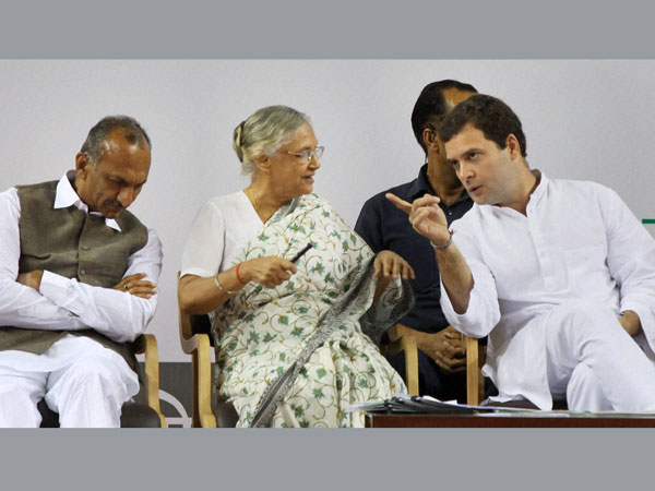 Rahul Gandhi with Sheila Dikshit in Delhi