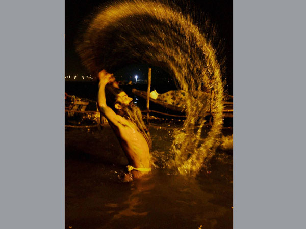 Pics: Devotees take holy dip in Ganga on Mauni Amavasya