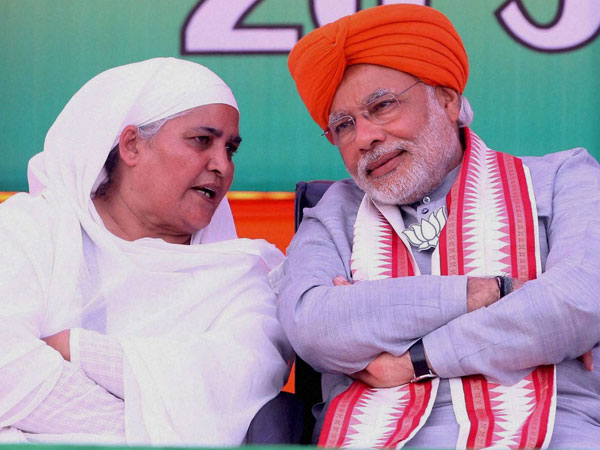 BJP PM candidate Narendra Modi with Bibi Jagir Kaur