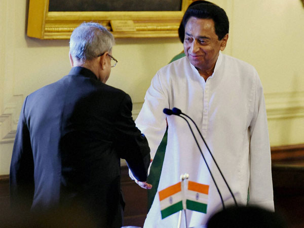 Senior Congress leader Kamal Nath shakes hand with President Pranab Mukherjee