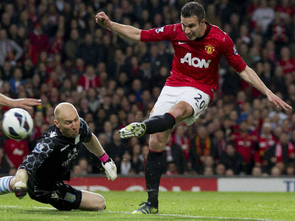 File photo of Robin Van Persie (right) File photo of Robin Van Persie (right)