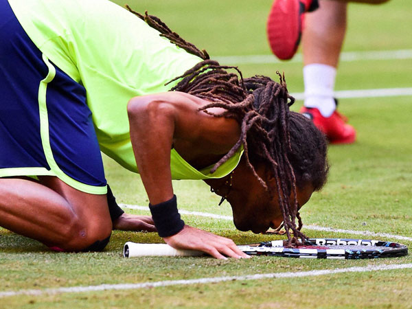 Brown defeats Nadal