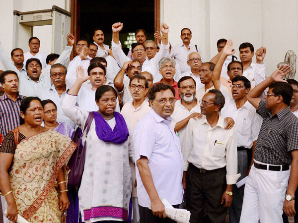 Opposition CPI(M) and other Left party MLAs shout slogans