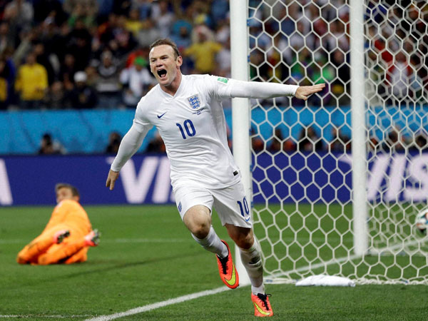 Uruguay's goalkeeper Fernando Muslera looks back as England's Wayne Rooney
