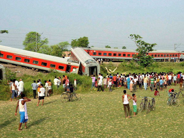 Rajdhani Express derailed near Chhapra in Bihar