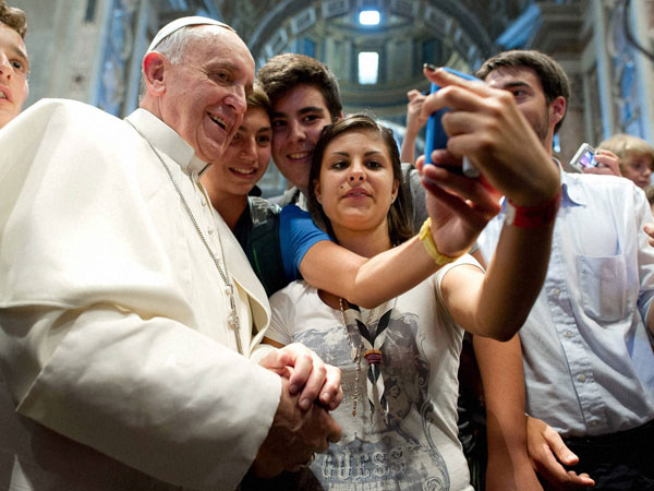 When Pope posed for a selfie !