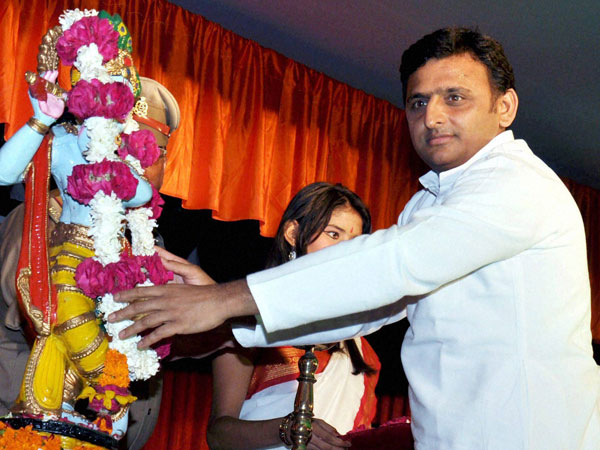 Akhilesh Yadav offering flowers on statue of Lord Krishna