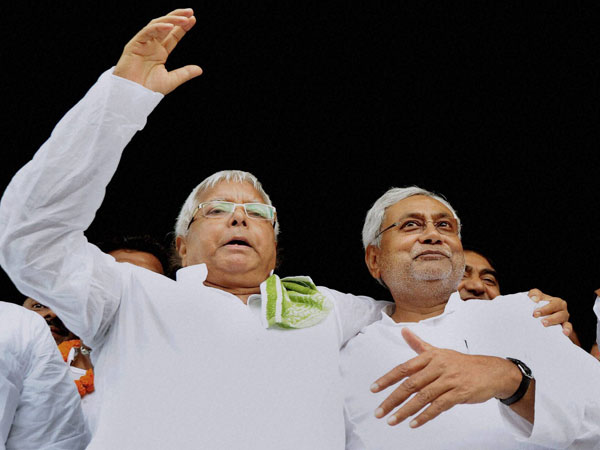 JD chief Lalu Prasad and JD(U) senior leader Nitish Kumar