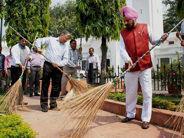 Delhi Assembly Speaker M S Dhir launches the cleanliness