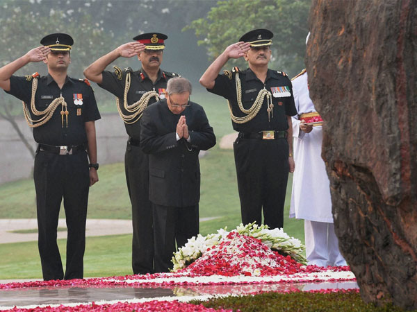 President Pranab Mukherjee paying homage