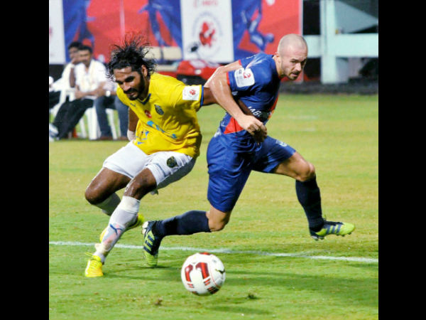 Kerala Blasters FC (Yellow) and Mumbai City FC (Blue) players in action during the ISL match in Kochi on Wednesday. Kerala Blasters FC (Yellow) and Mumbai City FC (Blue) players in action during the ISL match in Kochi on Wednesday.