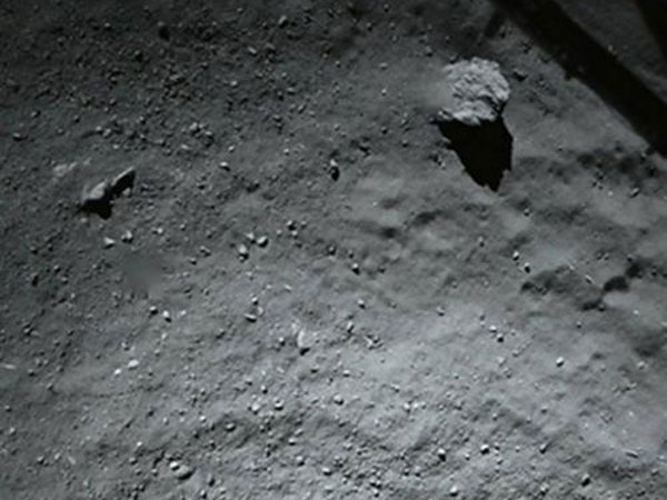 Comet lander ends up in cliff shadow Comet lander ends up in cliff shadow