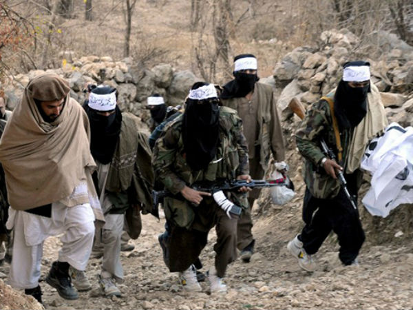 Pakistan: Taliban militants behead man in full public view. Pakistan: Taliban militants behead man in full public view.