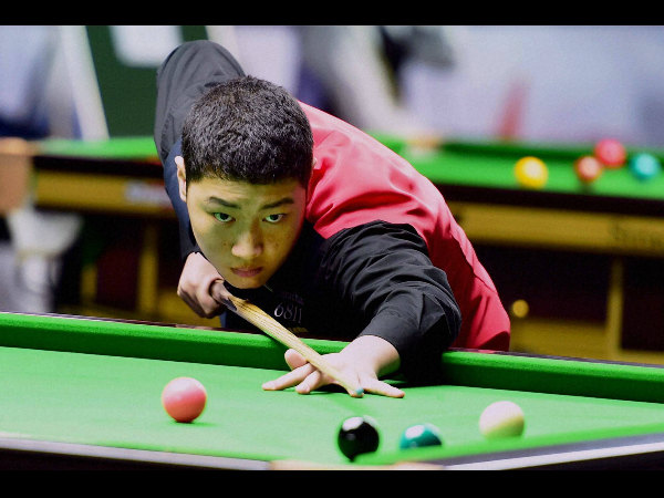 Chinese cueist Yan Bingtao plays a shot against Kritsanut Lertsattayathorn of Thailand during the semi-final Chinese cueist Yan Bingtao plays a shot against Kritsanut Lertsattayathorn of Thailand during the semi-final