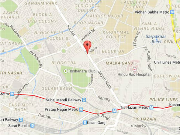 Delhi: Robbers loot Rs 1.5 crore from cash van outside ATM kiosk, gun down ATM security guard. Delhi: Robbers loot Rs 1.5 crore from cash van outside ATM kiosk, gun down ATM security guard.