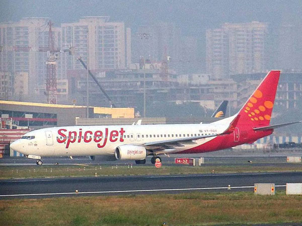 SpiceJet row: Govt may fix min airfares SpiceJet row: Govt may fix min airfares