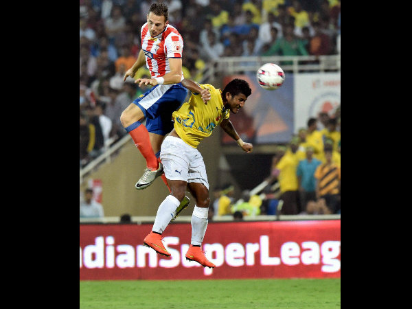 Kolkata and Kerala (yellow) players in action in the final Kolkata and Kerala (yellow) players in action in the final