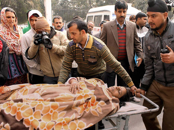 J&K: 1 woman killed in fresh Pak firing J&K: 1 woman killed in fresh Pak firing
