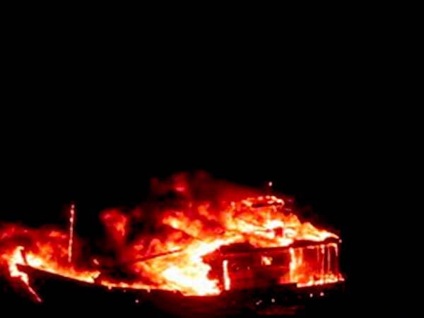 'Bomb' boat crew didn't look like fishermen: Coast Guard 'Bomb' boat crew didn't look like fishermen: Coast Guard