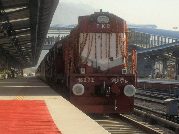 gondwana express, train, railway, bhopal, madhya pradesh gondwana express, train, railway, bhopal, madhya pradesh
