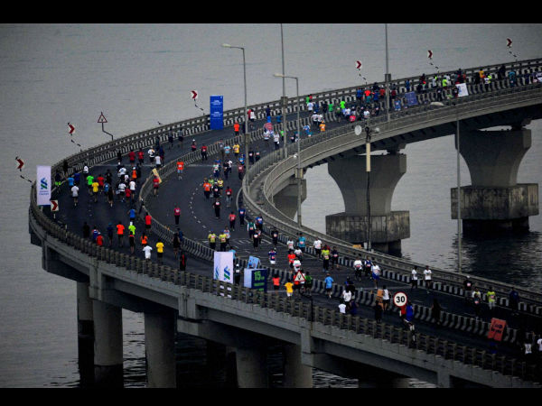 Participants run at Bandra-Worli sea link Participants run at Bandra-Worli sea link