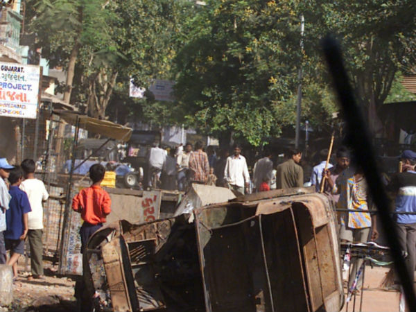 Lesson for fringe elements: A Hindu widow risked her life to save 10 Muslims in Bihar riots. Lesson for fringe elements: A Hindu widow risked her life to save 10 Muslims in Bihar riots.