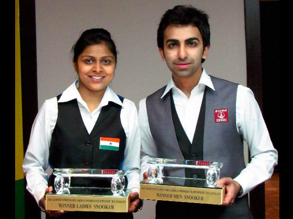 Pankaj Advani (right) and Amee Kamani pose with their trophies Pankaj Advani (right) and Amee Kamani pose with their trophies