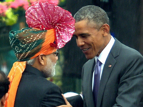 Modi and Obama's bromance continued as they chatted, enjoyed light moments at Republic Day. Modi and Obama's bromance continued as they chatted, enjoyed light moments at Republic Day.