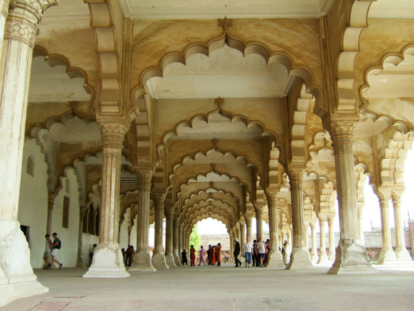Union Minister wants Agra Fort be freed of Army control. Union Minister wants Agra Fort be freed of Army control.