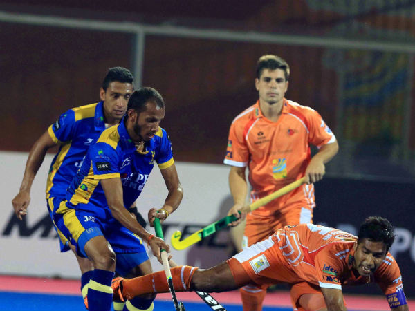 Kalinga Lancers and Jaypee Punjab Warriors in action during Hero Hockey India League 2015 Kalinga Lancers and Jaypee Punjab Warriors in action during Hero Hockey India League 2015