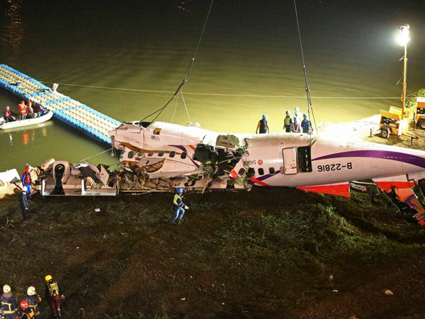 Toll in Taiwan plane crash rises to 31 Toll in Taiwan plane crash rises to 31