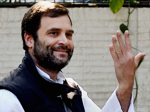 Leaders vote first in Delhi Leaders vote first in Delhi