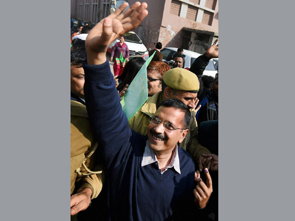 Leaders vote first in Delhi Leaders vote first in Delhi