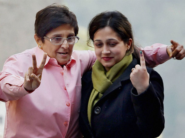 Leaders vote first in Delhi Leaders vote first in Delhi