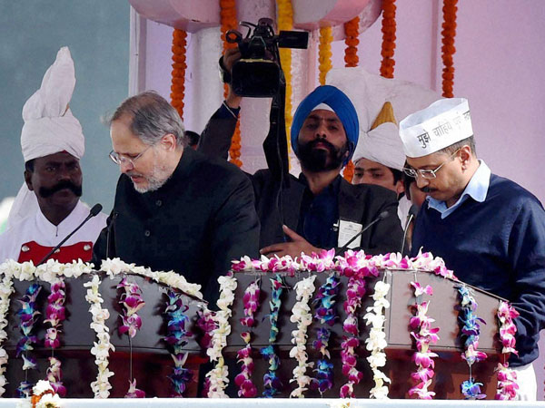 Live: Kejriwal takes oath as Delhi CM Live: Kejriwal takes oath as Delhi CM