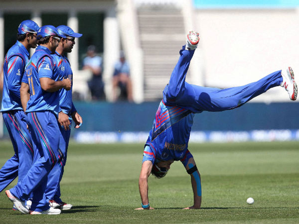 Afghanistan’s Hamid Hassan is watched by his teammates as he performs a hand-stand after taking a catch to dismiss Scotland's Josh Davey during their World Cup match Afghanistan’s Hamid Hassan is watched by his teammates as he performs a hand-stand after taking a catch to dismiss Scotland's Josh Davey during their World Cup match