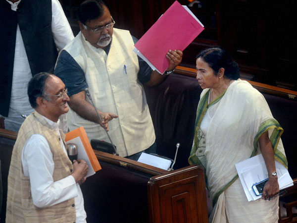 Mamata Banerjee with TMC leaders Mamata Banerjee with TMC leaders